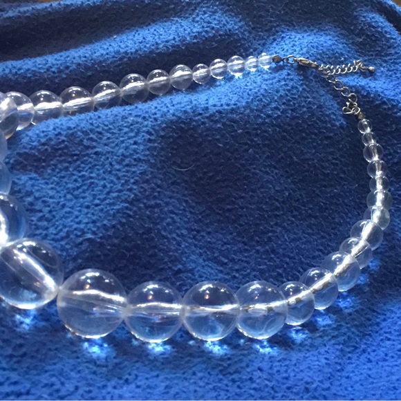 Vintage Clear Lucite Graduated Bead Necklace - Picture 7 of 7